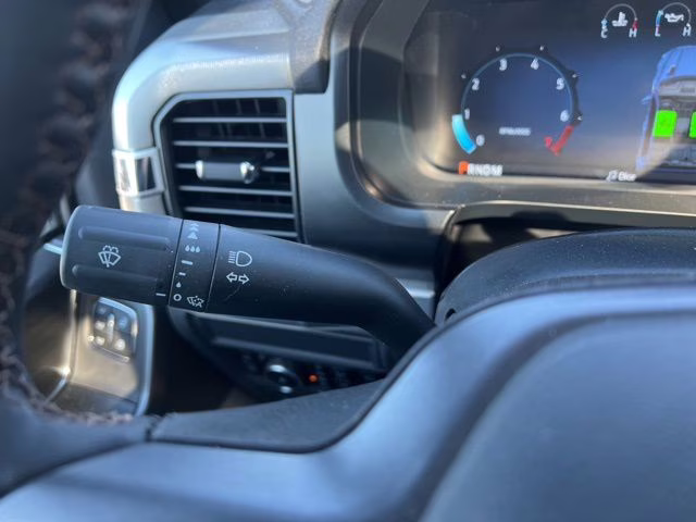 2025 White Metallic Ford F-150 Lariat 4X4 Truck