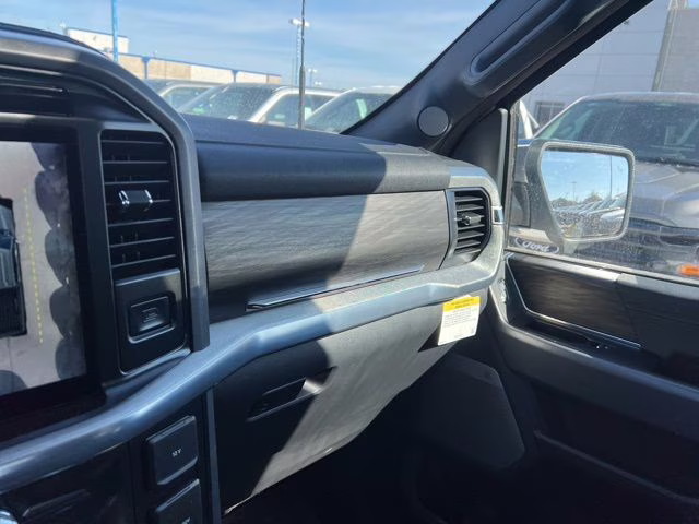 2025 White Metallic Ford F-150 Lariat 4X4 Truck