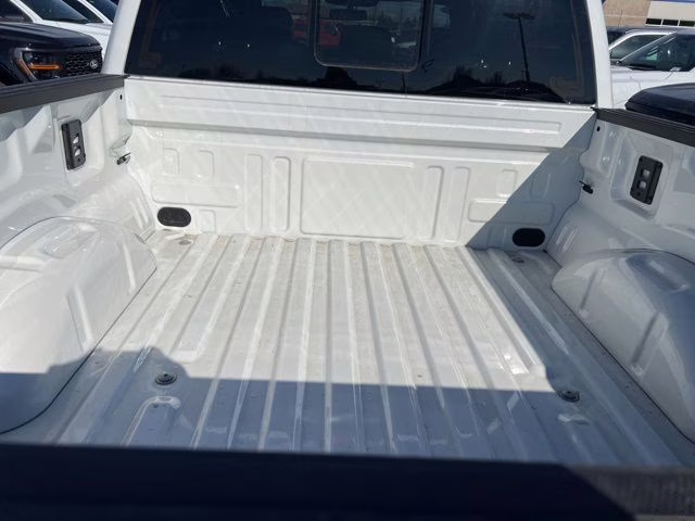 2025 White Metallic Ford F-150 Lariat 4X4 Truck