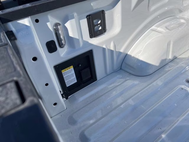 2025 White Metallic Ford F-150 Lariat 4X4 Truck