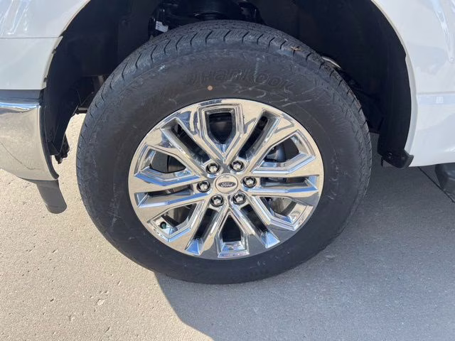 2025 White Metallic Ford F-150 Lariat 4X4 Truck