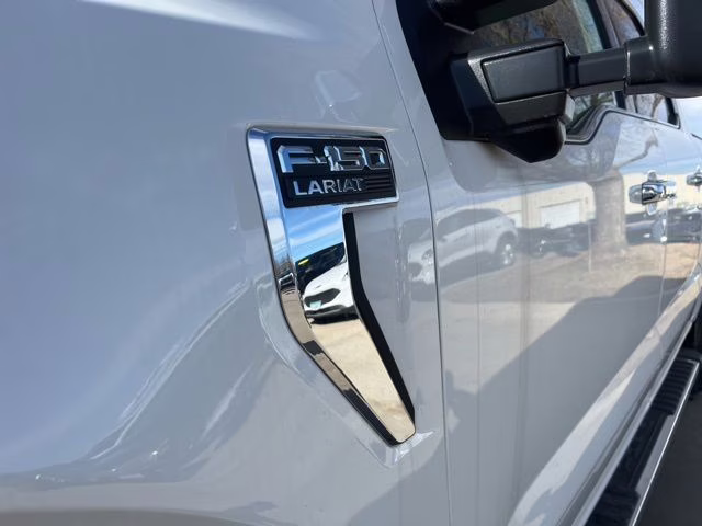 2025 White Metallic Ford F-150 Lariat 4X4 Truck