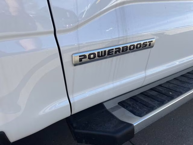 2025 White Metallic Ford F-150 Lariat 4X4 Truck