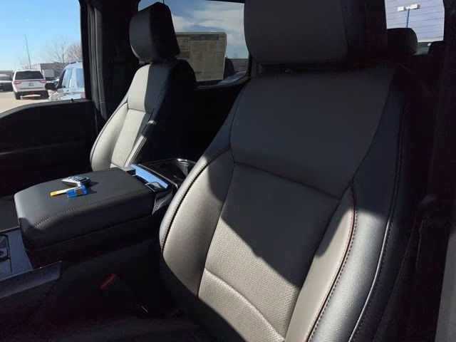 2025 White Metallic Ford F-150 Lariat 4X4 Truck