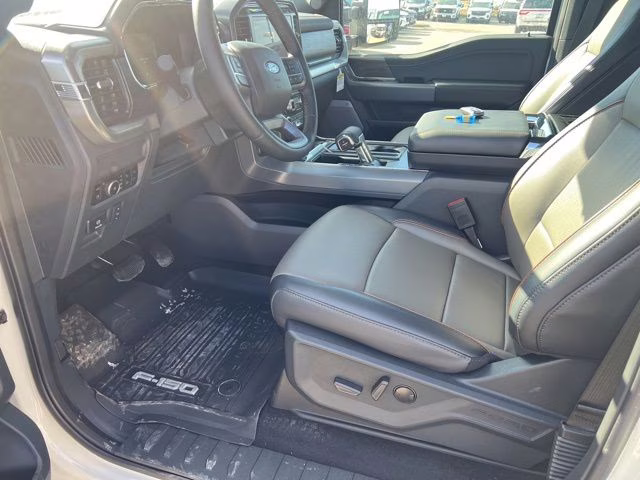 2025 White Metallic Ford F-150 Lariat 4X4 Truck