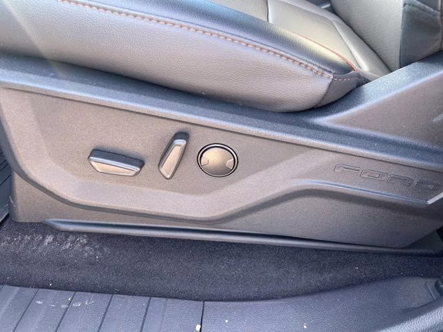 2025 White Metallic Ford F-150 Lariat 4X4 Truck