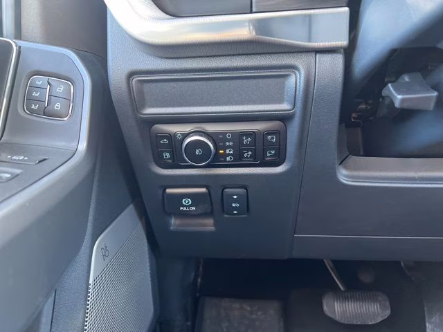 2025 White Metallic Ford F-150 Lariat 4X4 Truck