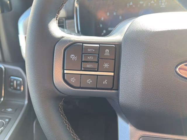 2025 White Metallic Ford F-150 Lariat 4X4 Truck