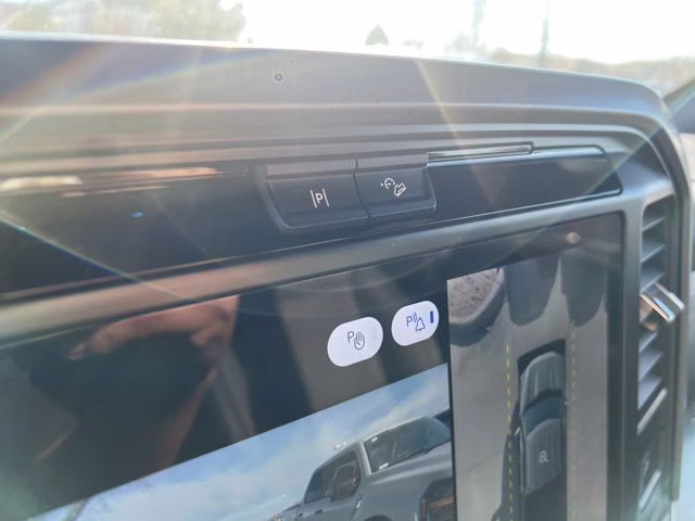 2025 White Metallic Ford F-150 Lariat 4X4 Truck