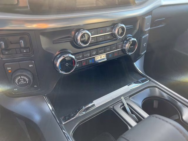 2025 White Metallic Ford F-150 Lariat 4X4 Truck