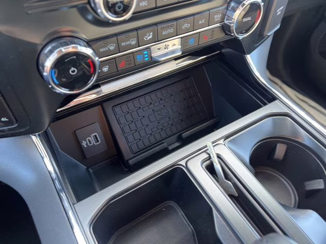 2025 White Metallic Ford F-150 Lariat 4X4 Truck