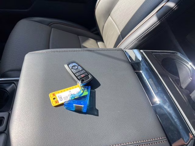 2025 White Metallic Ford F-150 Lariat 4X4 Truck