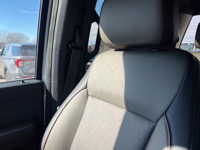 2025 White Metallic Ford F-150 Lariat 4X4 Truck