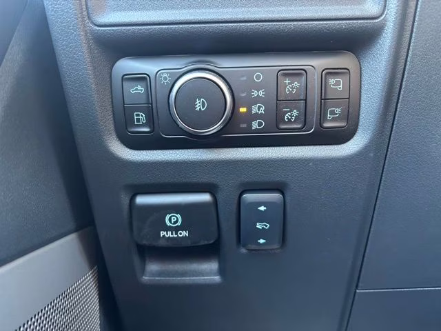 2025 Silver Metallic Ford F-150 Lariat 4X4 Truck