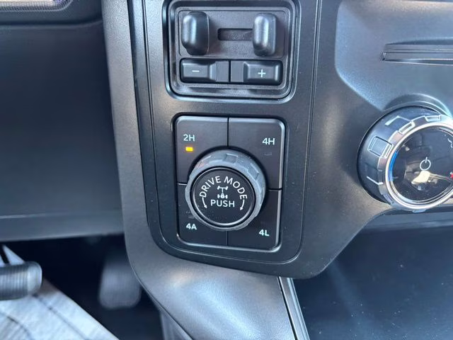 2025 Silver Metallic Ford F-150 Lariat 4X4 Truck