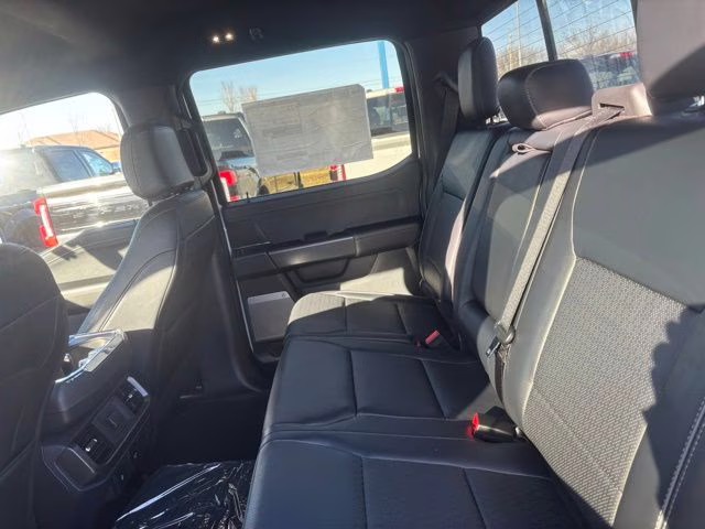 2025 White Metallic Ford F-150 Lariat 4X4 Truck