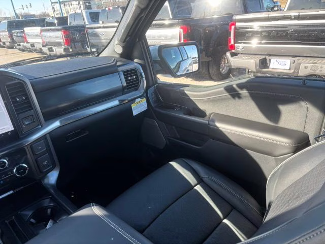 2025 White Metallic Ford F-150 Lariat 4X4 Truck