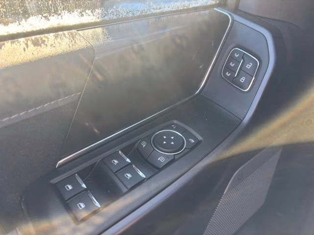 2025 White Metallic Ford F-150 Lariat 4X4 Truck