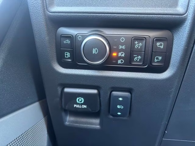 2025 White Metallic Ford F-150 Lariat 4X4 Truck