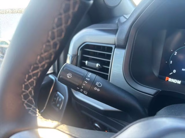 2025 White Metallic Ford F-150 Lariat 4X4 Truck