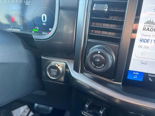 2025 White Metallic Ford F-150 Lariat 4X4 Truck