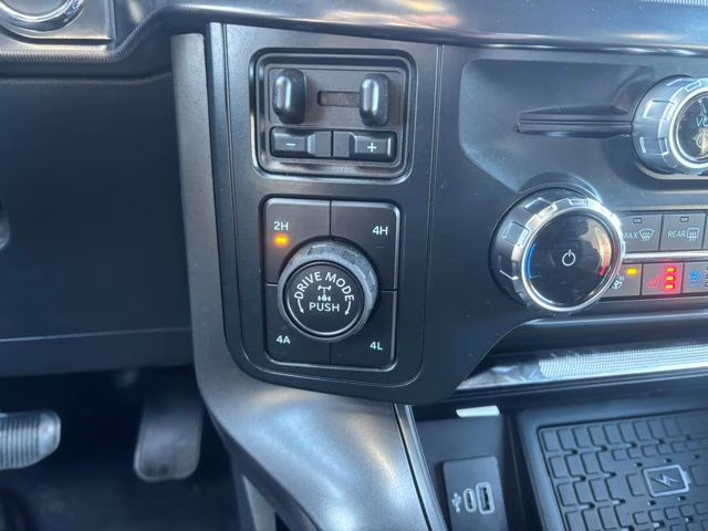 2025 White Metallic Ford F-150 Lariat 4X4 Truck