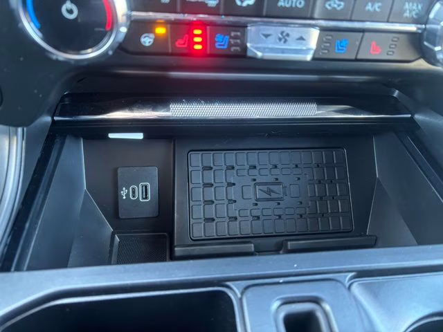 2025 White Metallic Ford F-150 Lariat 4X4 Truck