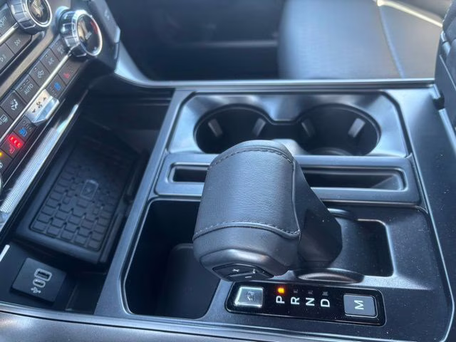 2025 White Metallic Ford F-150 Lariat 4X4 Truck