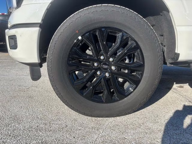 2025 White Metallic Ford F-150 Lariat 4X4 Truck