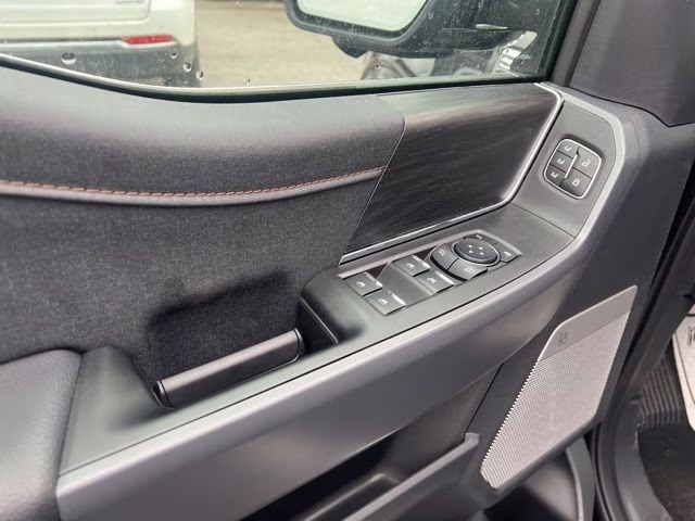 2025 Black Metallic Ford F-150 Lariat 4X4 Truck