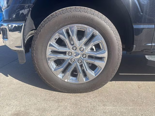 2025 Black Metallic Ford F-150 Lariat 4X4 Truck