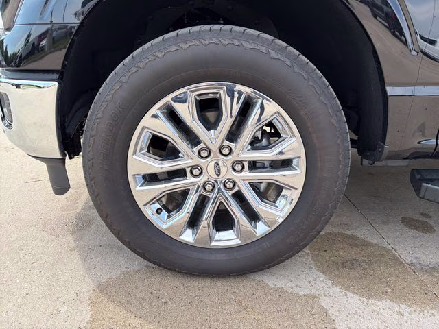 2025 Black Metallic Ford F-150 Lariat 4X4 Truck