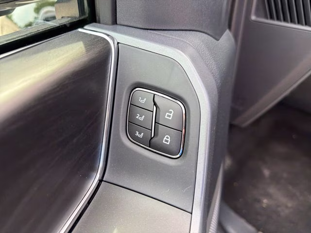 2025 Black Metallic Ford F-150 Lariat 4X4 Truck