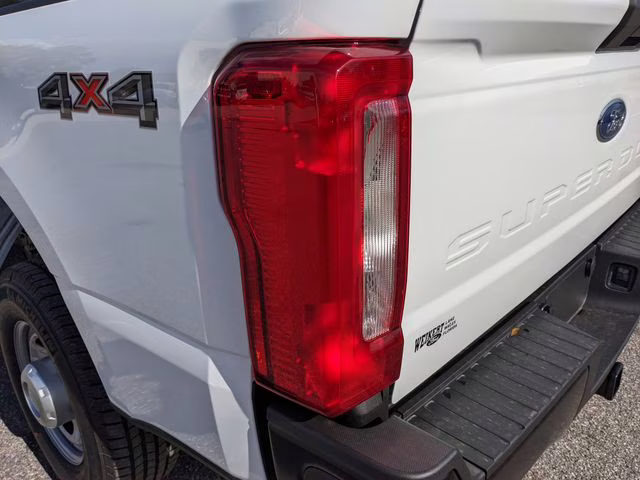 2026 Oxford White Ford Super Duty F-350 SRW XL 4X4 Truck