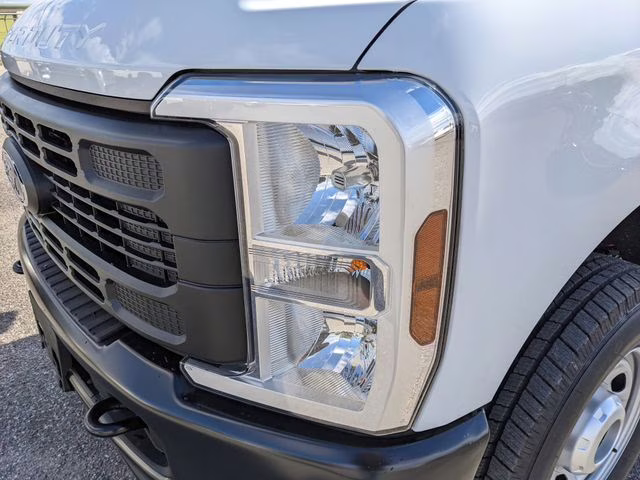 2026 Oxford White Ford Super Duty F-350 SRW XL 4X4 Truck