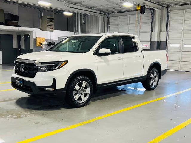 2026 Platinum White Honda Ridgeline RTL AWD Truck