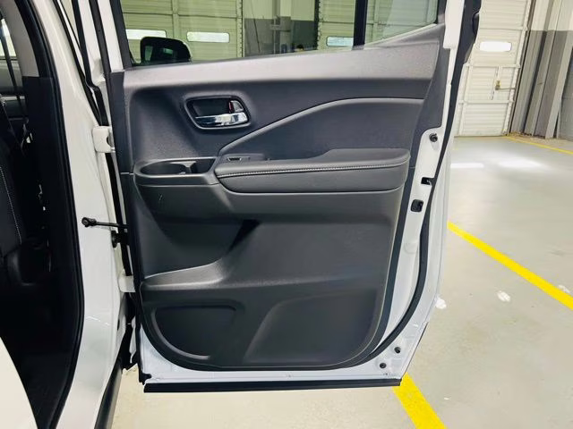 2026 Platinum White Honda Ridgeline RTL AWD Truck