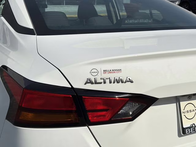 2025 Glacier White Nissan Altima 2.5 S FWD Sedan