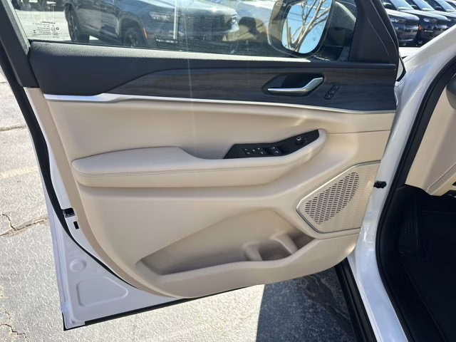 2026 Bright White Clearcoat Jeep Grand Cherokee Limited RWD SUV