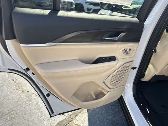 2026 Bright White Clearcoat Jeep Grand Cherokee Limited RWD SUV