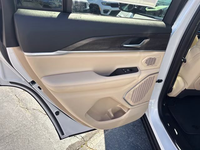 2026 Bright White Clearcoat Jeep Grand Cherokee Limited RWD SUV