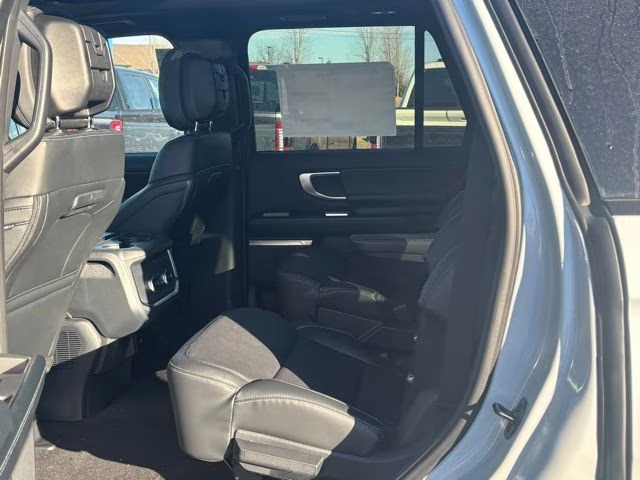 2026 Space Silver Metallic Ford Expedition Platinum 4X4 SUV