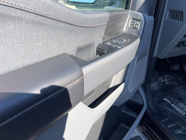 2025 Black Metallic Ford F-150 Lariat 4X4 Truck