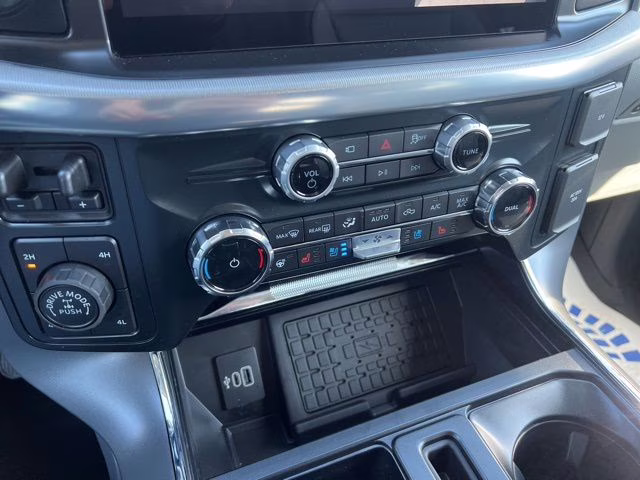 2025 Black Metallic Ford F-150 Lariat 4X4 Truck