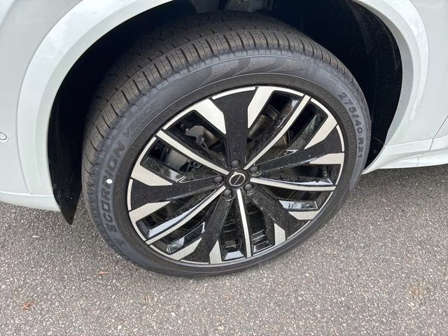 2026 Crystal White Volvo XC90 B6 Ultra 7-Seater AWD SUV