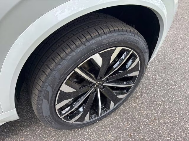 2026 Crystal White Volvo XC90 B6 Ultra 7-Seater AWD SUV