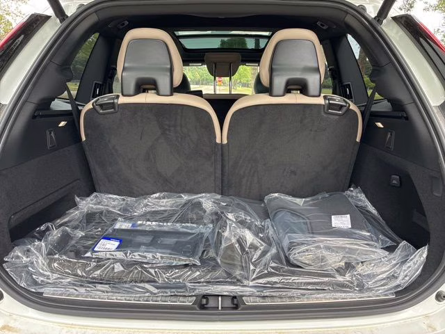 2026 Crystal White Volvo XC90 B6 Ultra 7-Seater AWD SUV