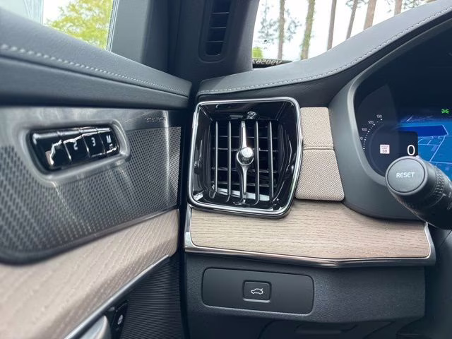 2026 Crystal White Volvo XC90 B6 Ultra 7-Seater AWD SUV