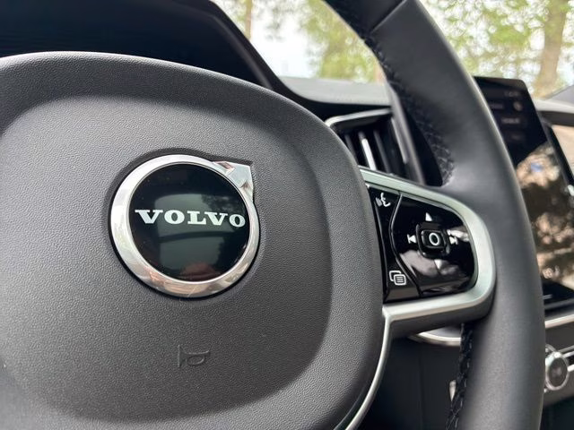 2026 Crystal White Volvo XC90 B6 Ultra 7-Seater AWD SUV