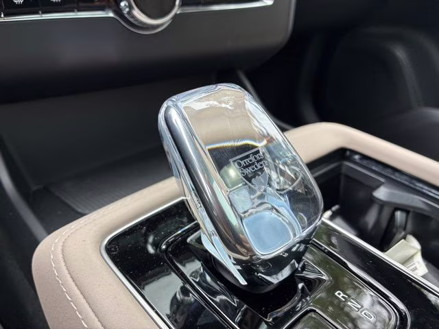 2026 Crystal White Volvo XC90 B6 Ultra 7-Seater AWD SUV